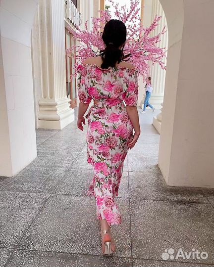 Блузка шелковая с открытыми плечами цветочная