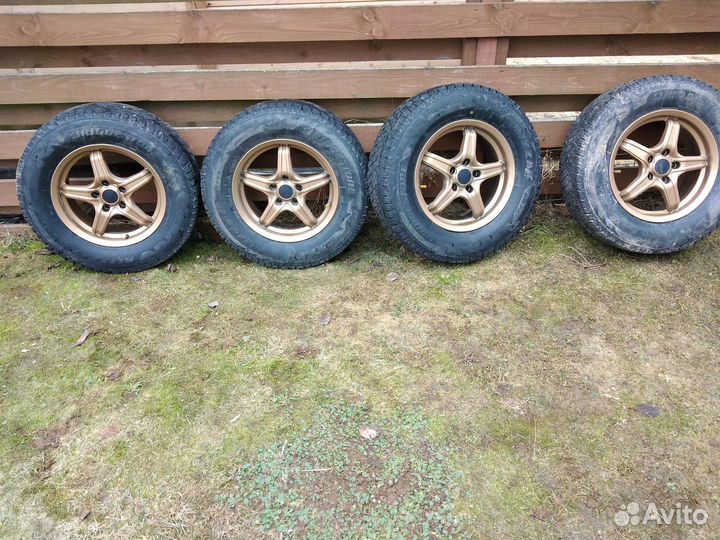 Bridgestone Blizzak DM-V2 225/70 R16