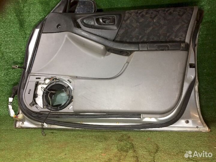 Дверь передняя правая Subaru Forester SF5 Серебро