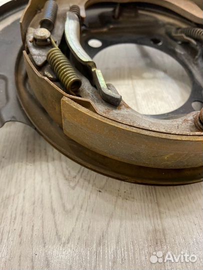 Механизм ручного тормоза правый Mitsubishi