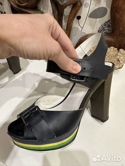 Босоножки Эконика