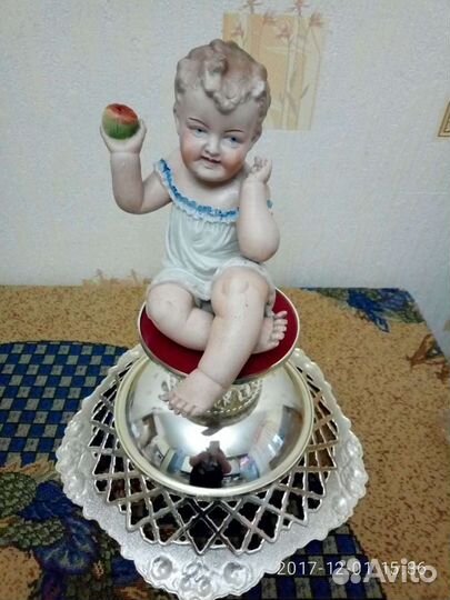 Статуэтка фарфор