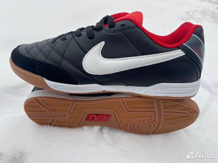 Бутсы сороконожки, футзалки, мячи и гетры