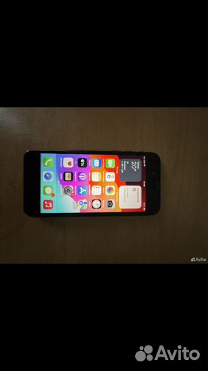 iPhone SE, 64 ГБ