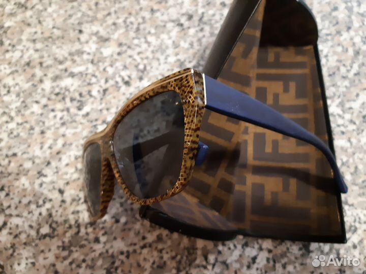 Солнезащитные очки Fendi