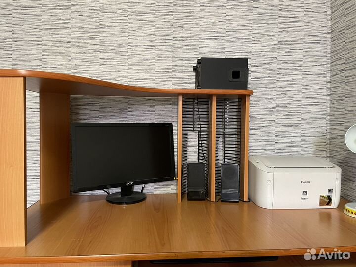 Компьютерный стол, компьютер,принтер,колонки