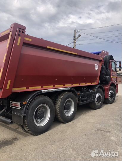 Водитель самосвала