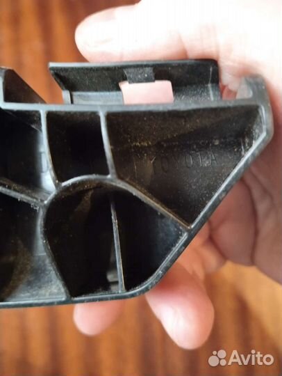 Крепление бампера левое Toyota Corolla Е150 заднее