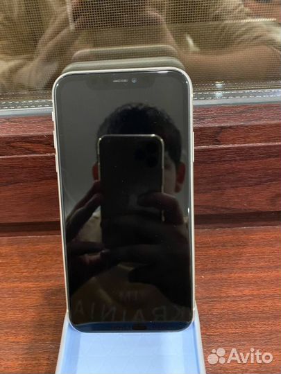 Телефон iPhone 11 gb64