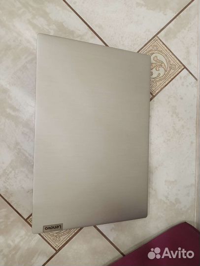 Новый Lenovo Ryzen 3 4300u 8гб vega Full HD