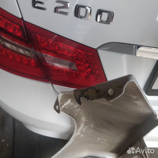 Крыло переднее правое Mercedes w207 2078800218