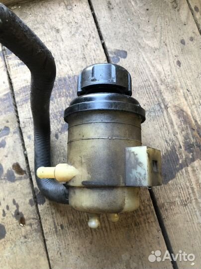 Бачок гура Hyundai Sonata 4 EF