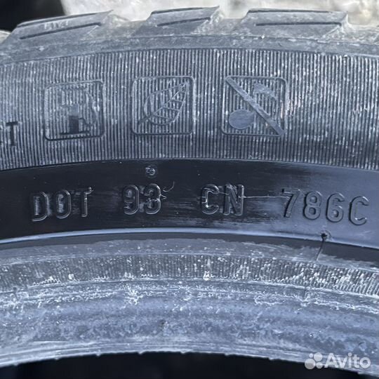 Pirelli Scorpion Winter RFT 275/40 R21 и 315/35 R21 111V