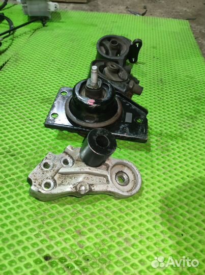 Кронштейн двигателя правый Kia Rio