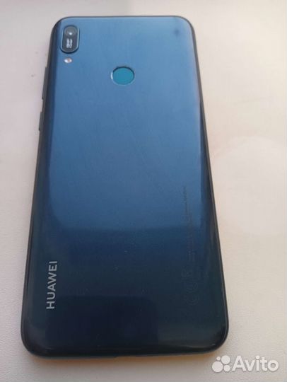 Телефон Huawei Y6 2019