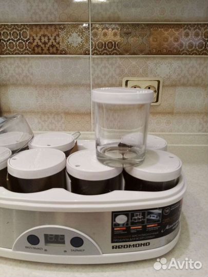 Йогуртница новая Redmond RYM-M5401