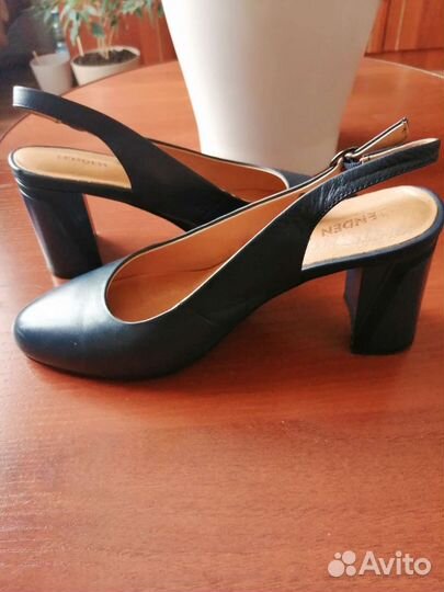 Продам босоножки