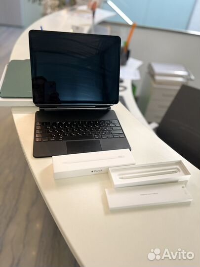 I pad 12,9(4 gen), magic keyboard + I pencil