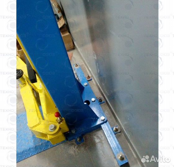 Подъемник двухстоечный