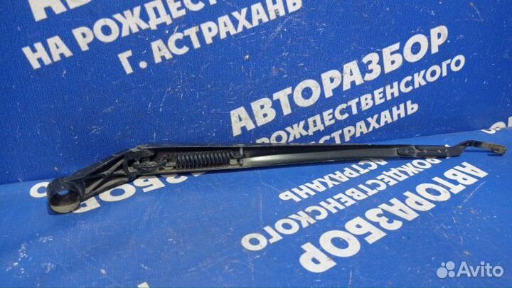 Левый поводок дворника Toyota Verso минивен 2ZR-FE