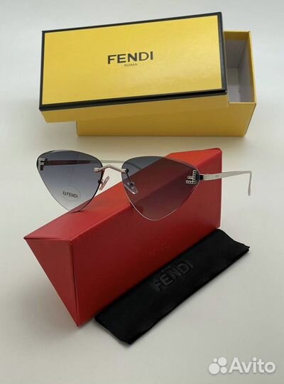 Солнцезащитные очки Fendi