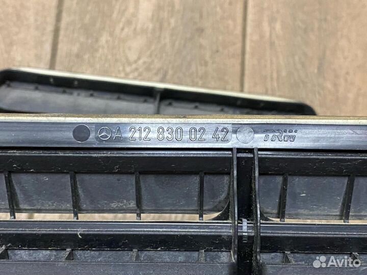 Наружная вентиляционная решетка Mercedes-Benz