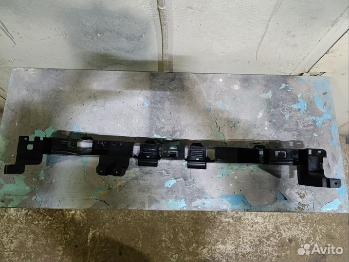 Кронштейн решетки бампера Renault