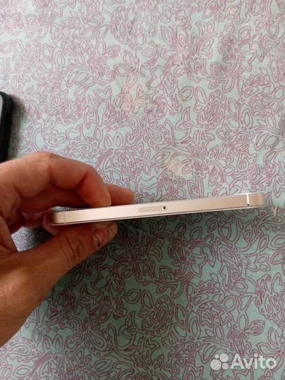 Телефон iPhone 5s