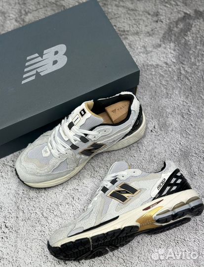 Женские кроссовки New Balance 1906