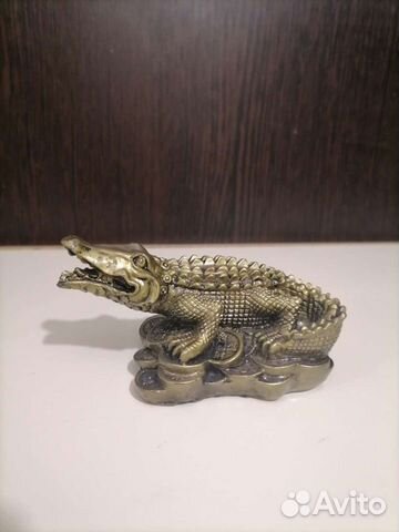 Крокодил на деньгах