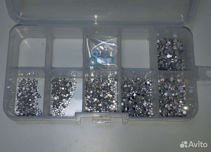 Продам стразы, краску для рисования, паутинку, тип