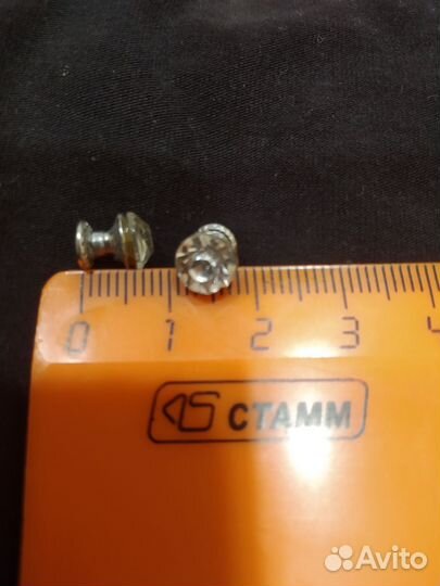 Стразы на клепках