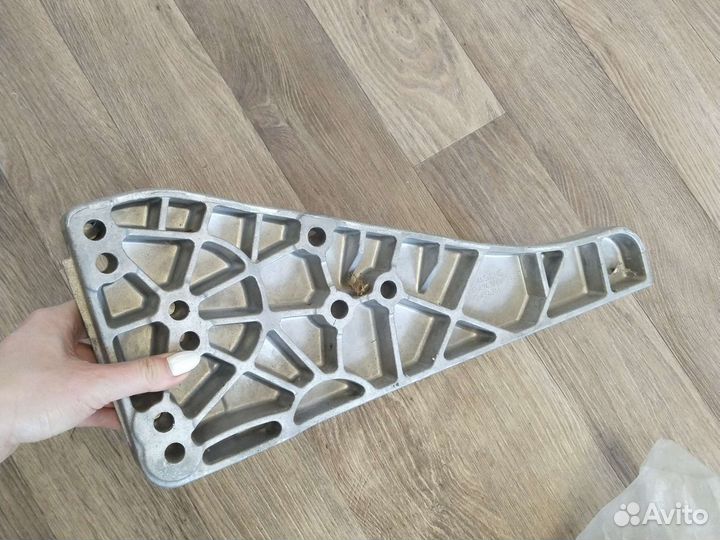 Кронштейн подножки правый MB Actros MP2, MP3