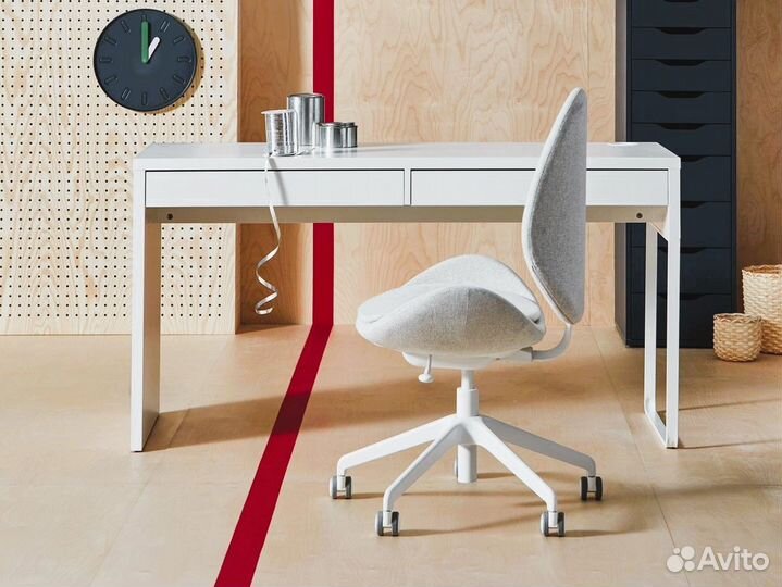 Белый письменный стол как икеа микке (IKEA micke)