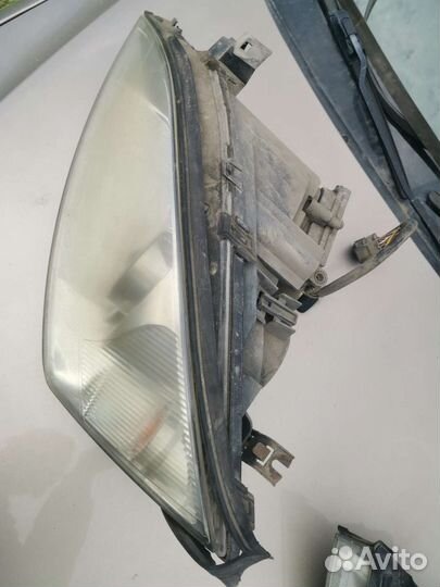 Фара левая ксенон Ford Mondeo 3