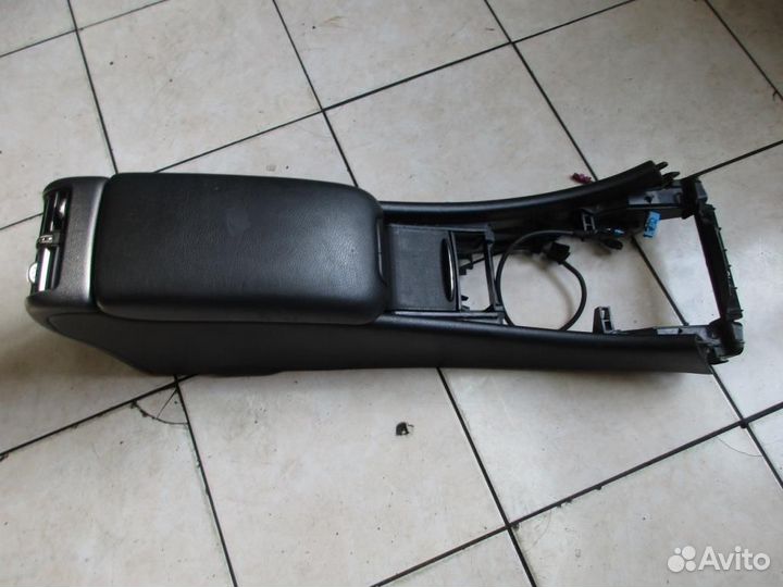 Подлокотник w203 C-class