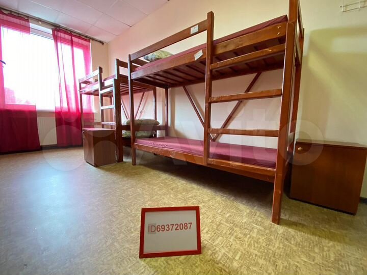 Комната 32 м² в > 9-к., 4/5 эт.