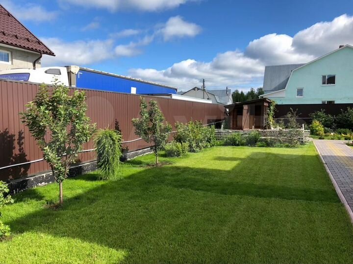 Коттедж 300 м² на участке 10 сот.