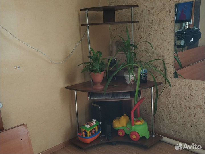 Компьютерный стол