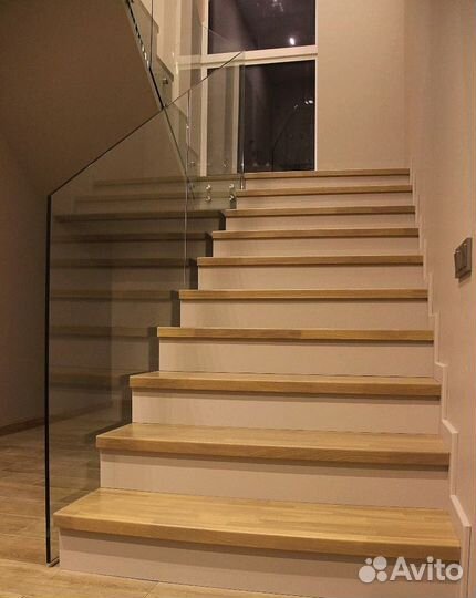 Стеклянное ограждение лестницы на заказ