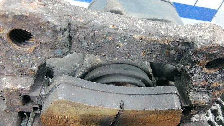 Суппорт задний левый Volvo S80 2 2007