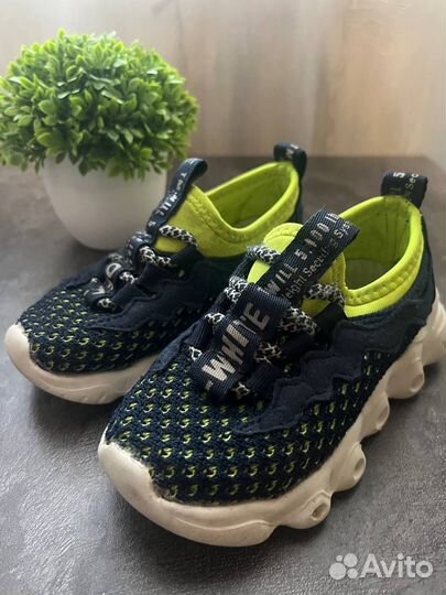 Детские кроссовки на мальчика