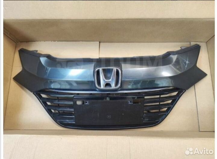 Решетка радиатора Honda Vezel 2014