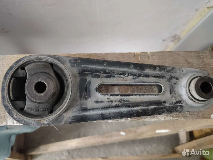 Подушка двигателя задняя Nissan Qashqai J10