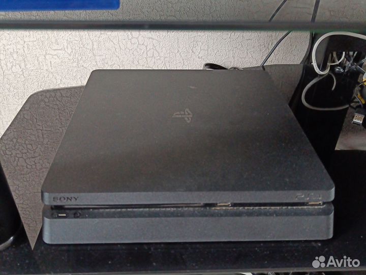 Игровая приставка ps4 slim с играми и 2 джостика