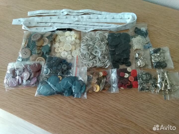 Пуговицы, петли, крючки, кнопки