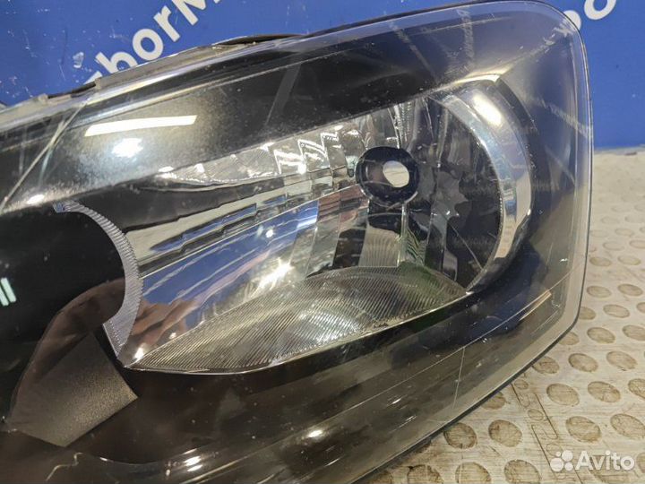 Фара передняя правая Volkswagen Polo