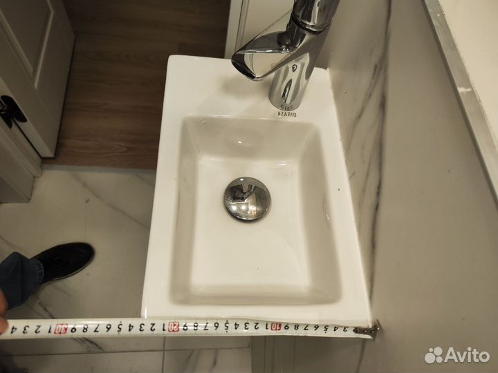 Раковина со смесителем от застройщика