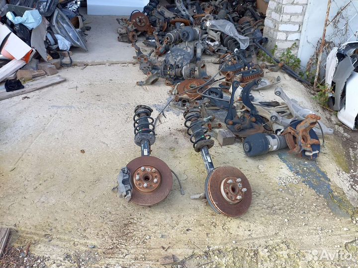 Стойки передние в сборе Volkswagen Tiguan 1