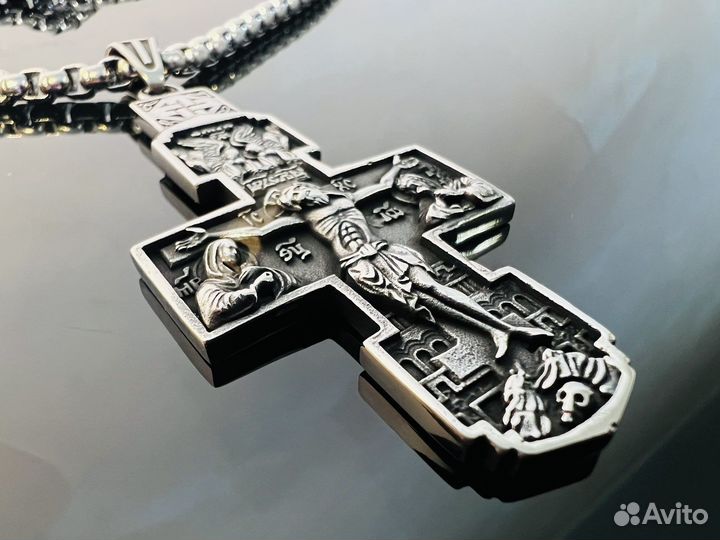 Крест и цепь